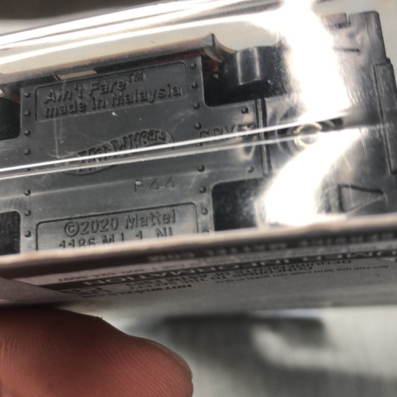 Ain’t Fare Yellow - Picture 7 of 8